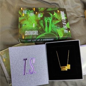 Taylor Swift Life of A Showgirl Deluxe CD